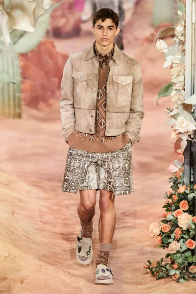 Look 37